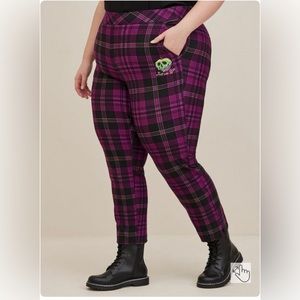 Torrid Disney Villains 10 Pull on Straight Trouser- Ponte Poison Apple Plaid 00x
